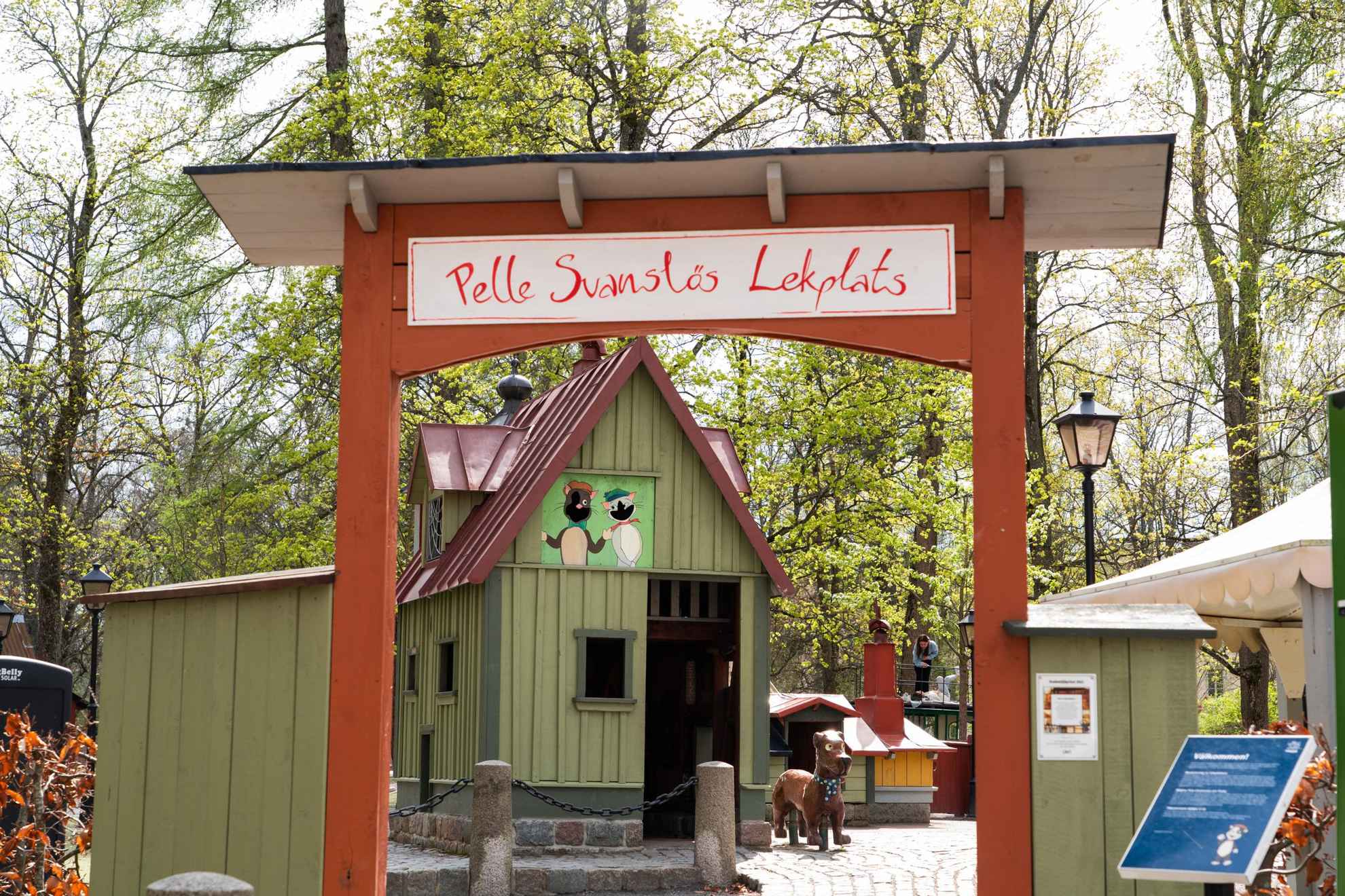 De ingang van de speeltuin Pelle Svanslös (‘Peter-geen-staart’).